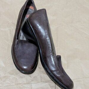 Un Structure Clarks women's suede leather loafers